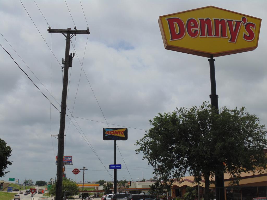 Motel 6 Denton, Tx - Unt ภายนอก รูปภาพ